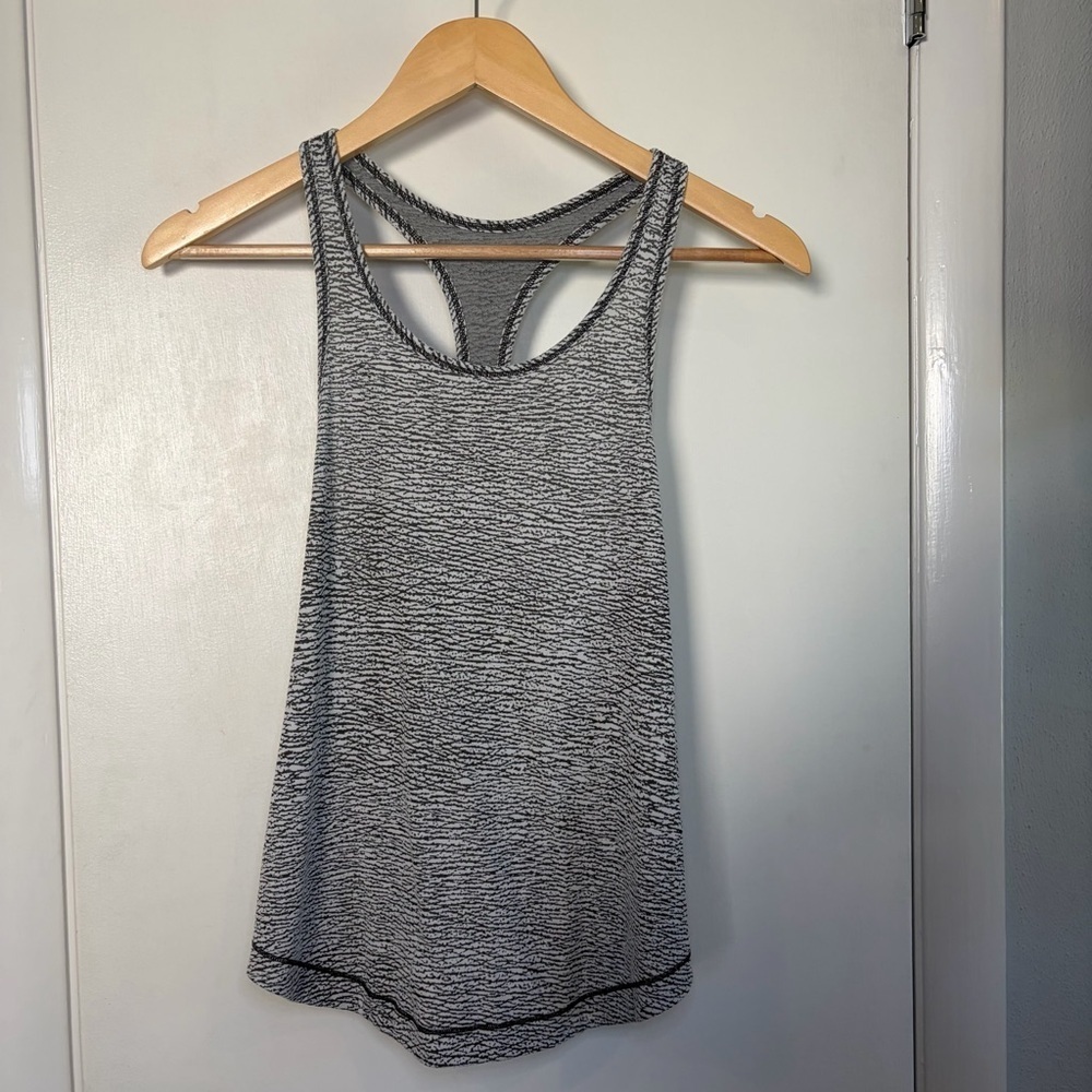 Lululemon Long Distance Tank Top. Size: 4. Color: Sheer Luon Pebble Jacquard. - Picture 4 of 8